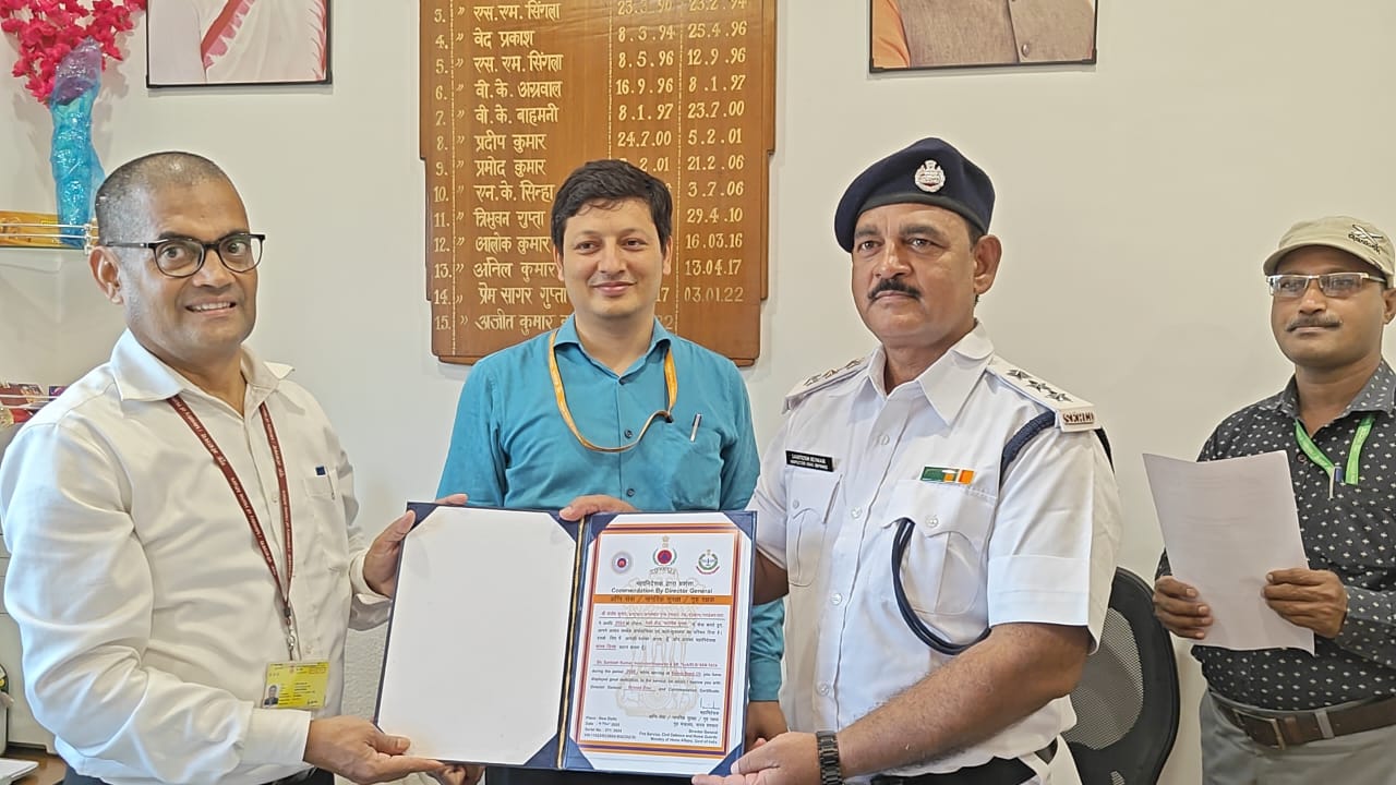 टाटानगर के सिविल डिफेंस इंस्पेक्टर संतोष कुमार को मिला राष्ट्रीय पदक व प्रशंसा पत्र