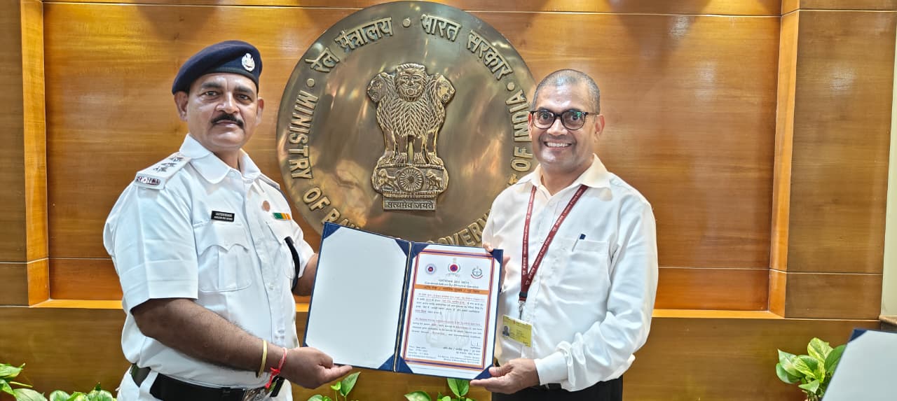 टाटानगर के सिविल डिफेंस इंस्पेक्टर संतोष कुमार को मिला राष्ट्रीय पदक व प्रशंसा पत्र