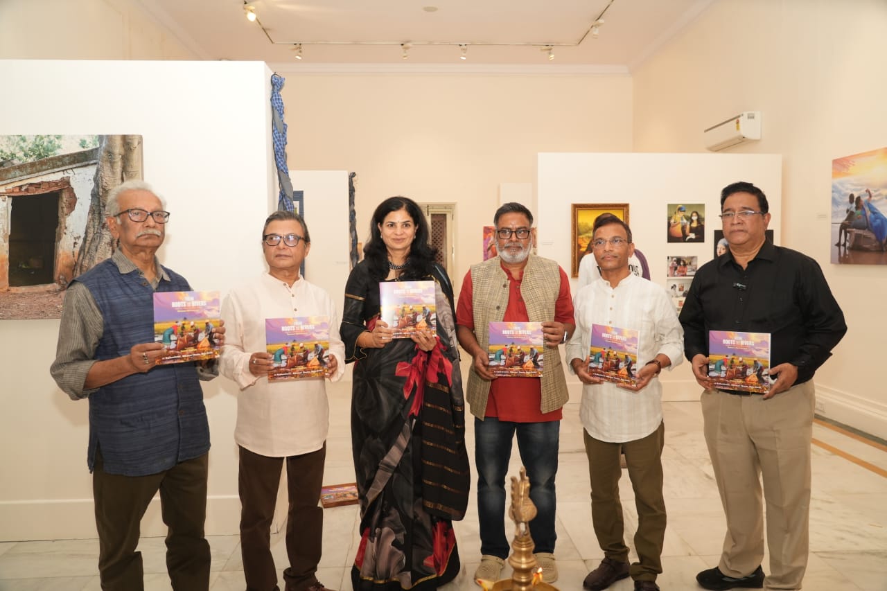 बिकानेर हाउस में शुरू हुई रामणी मैलवरपु की प्रदर्शनी ‘रूट्स टू रिवर्स’