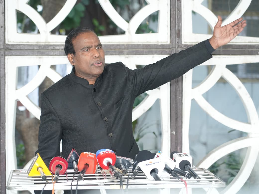 “लोकतंत्र की पवित्रता खतरे में”: डॉ. के.ए. पॉल ने ईवीएम पर सवाल उठाए, बैलेट पेपर की माँग की