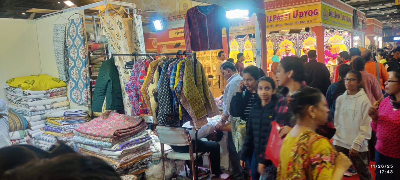 हल्की, मुलायम और स्टाइलिश—जयपुरी रजाइयाँ बनीं मेले का हॉट फेवरेट