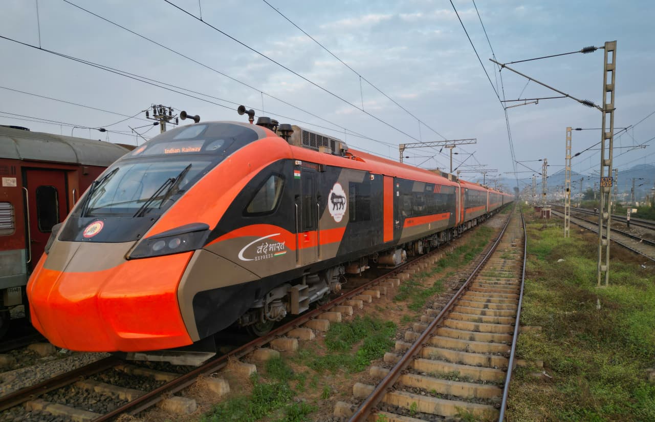 हावड़ा–गुवाहाटी के बीच भारत की पहली वंदे भारत स्लीपर ट्रेन को पीएम मोदी दिखाएंगे हरी झंडी